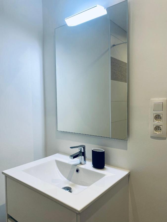 100% Renovated - Quiet Appartment Льеж Экстерьер фото